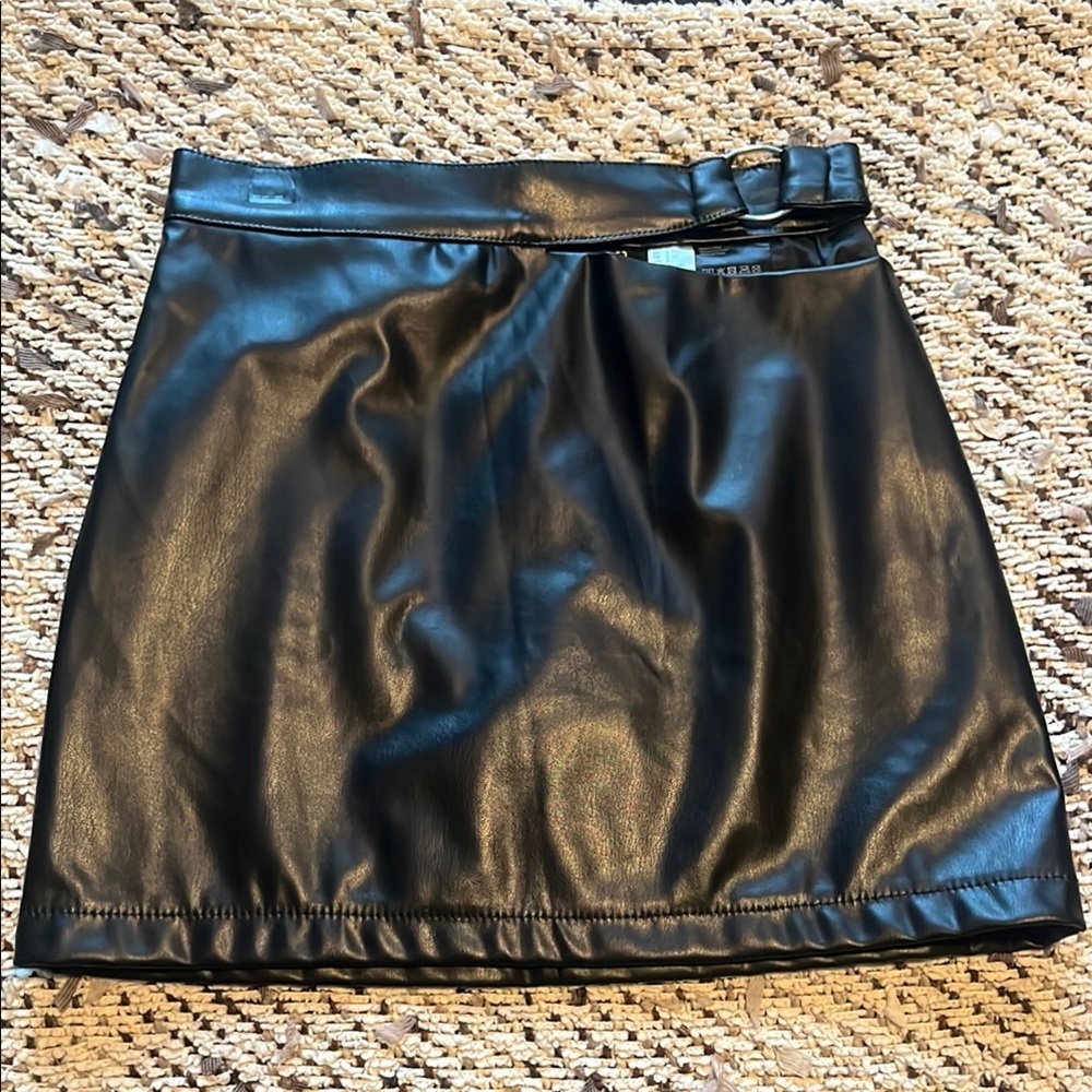 Chic Black Leather Skirt